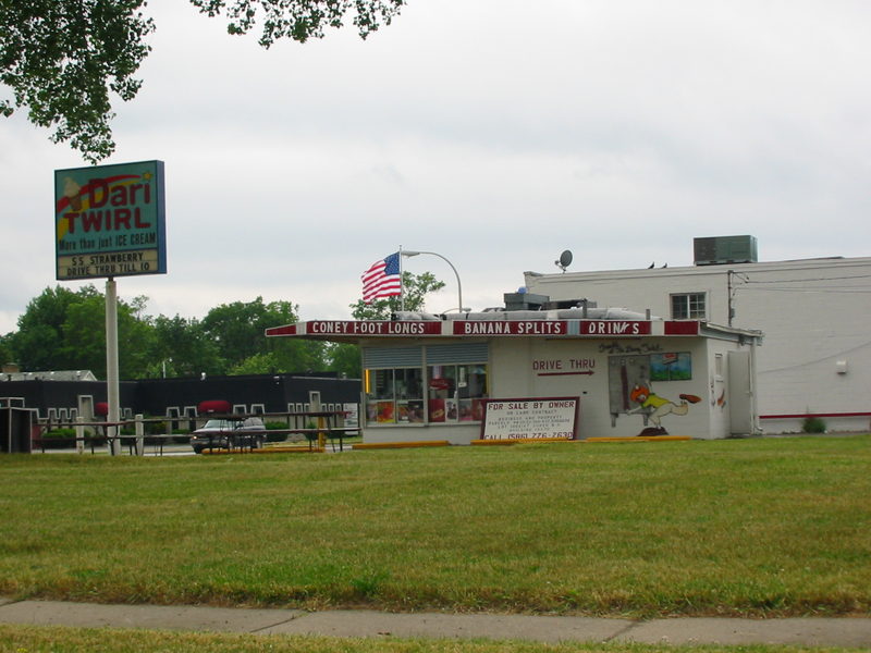 Dairy Freezzz Madison Heights (Dari Twirl) - As Dari Twirl (newer photo)